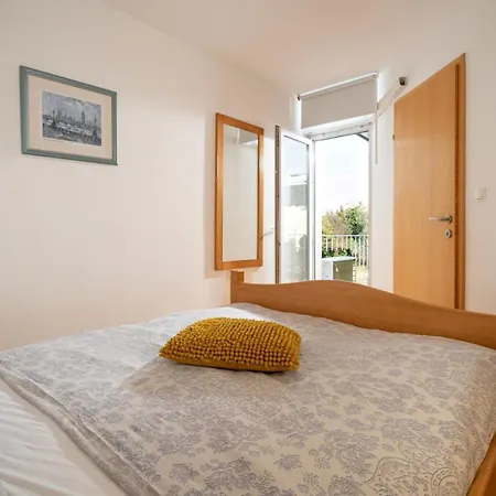 Crvena Uvala 아파트 *