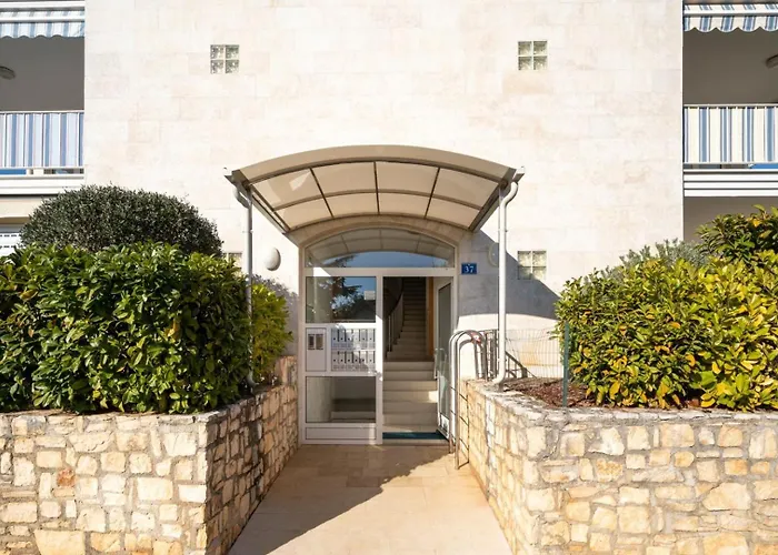 Crvena Uvala 잠브라티야