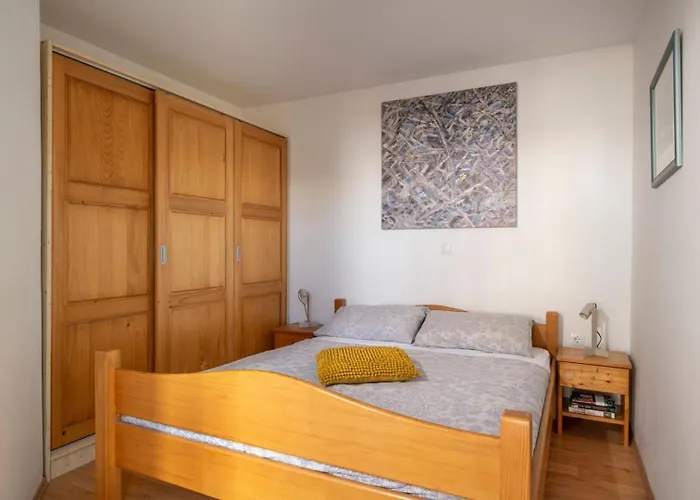 Crvena Uvala * 잠브라티야