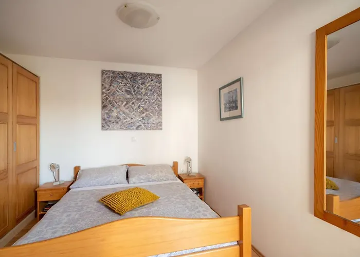 Crvena Uvala 아파트 잠브라티야