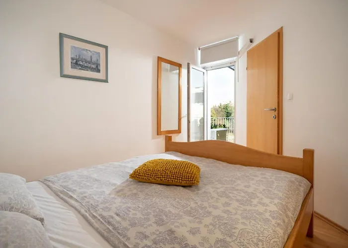 Crvena Uvala 아파트 *