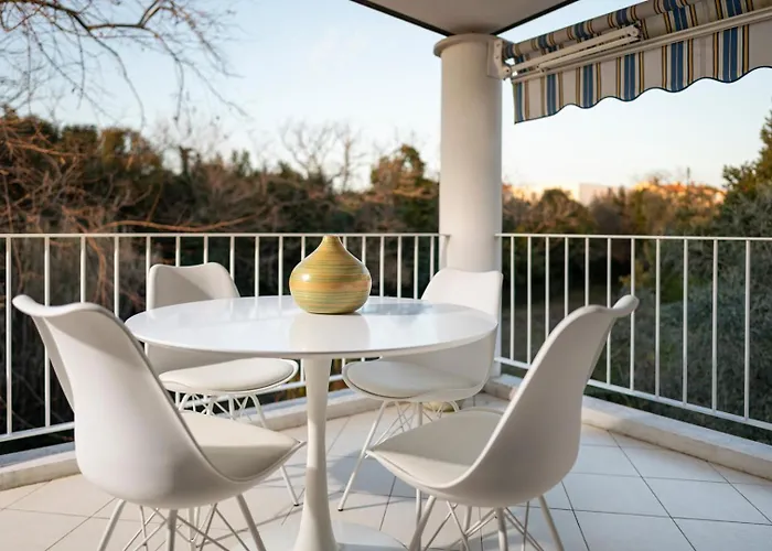 Crvena Uvala 잠브라티야